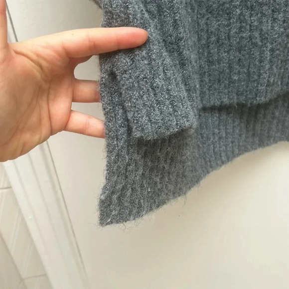 Pieces Hanni Spread-Collar Rib-Knit Poncho grey sweater vest - Picture 9 of 9